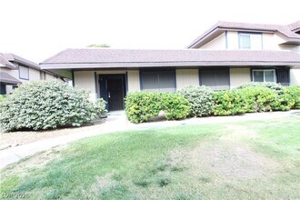 6225 Meadow Brook Ln in Las Vegas, NV - Building Photo - Building Photo