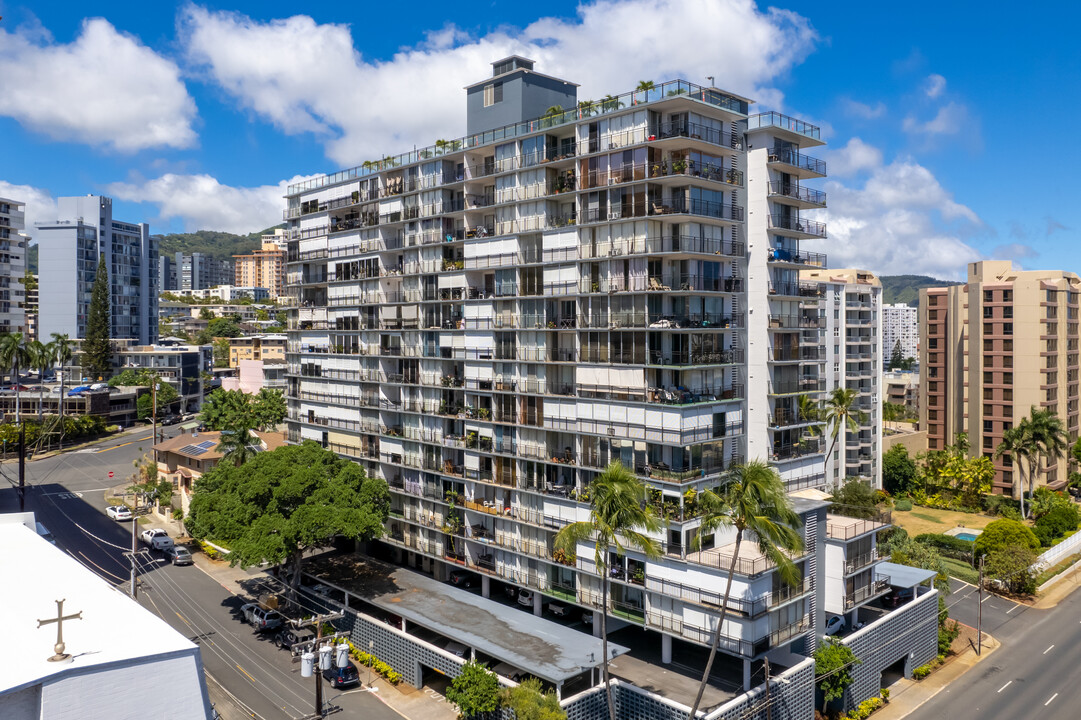 The Town House in Honolulu, HI - Building Photo