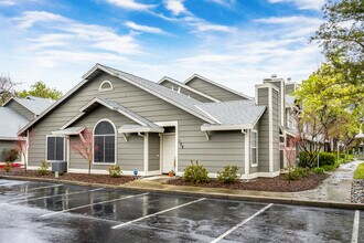 Lakeside Townhomes in Folsom, CA - Building Photo - Building Photo