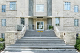 St. Elizabeth Place in Houston, TX - Foto de edificio - Building Photo
