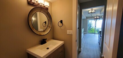 409 NE 85th St, Unit D in Vancouver, WA - Foto de edificio - Building Photo