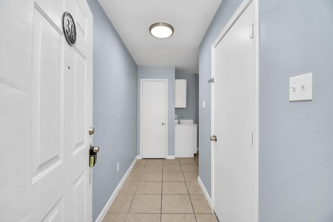 10403 Shadow Oaks Dr in Houston, TX - Building Photo - Building Photo
