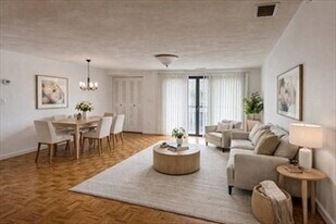 1580 Massachusetts Ave, Unit 308R in Cambridge, MA - Building Photo