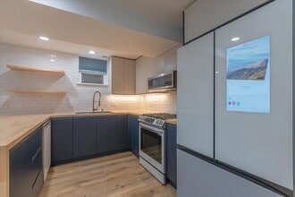 1732 W Beach Ave in Chicago, IL - Building Photo - Building Photo