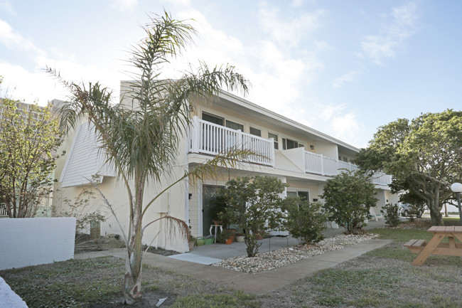 Sand Dollar Apartments in Jacksonville Beach, FL - Building Photo - Building Photo