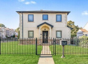 113 Maple Pl, Unit 2nd Floor in Yonkers, NY - Building Photo