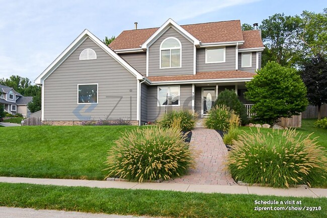 property at 721 N Aberdeen Dr