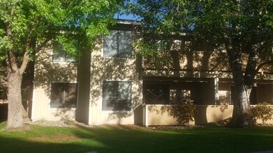 3880 E Leonesio Dr in Reno, NV - Building Photo - Building Photo