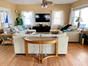 93 Beach Ave in Hull, MA - Building Photo - Building Photo