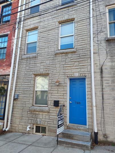 748 N Taylor St in Philadelphia, PA - Building Photo