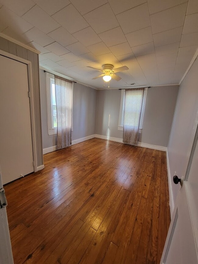 739 Pocahontas Pl, Unit B