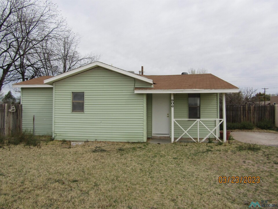 906 W Mann Ave in Artesia, NM - Building Photo