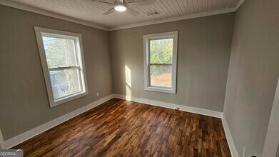 481 W Johnston St in Forsyth, GA - Building Photo - Building Photo