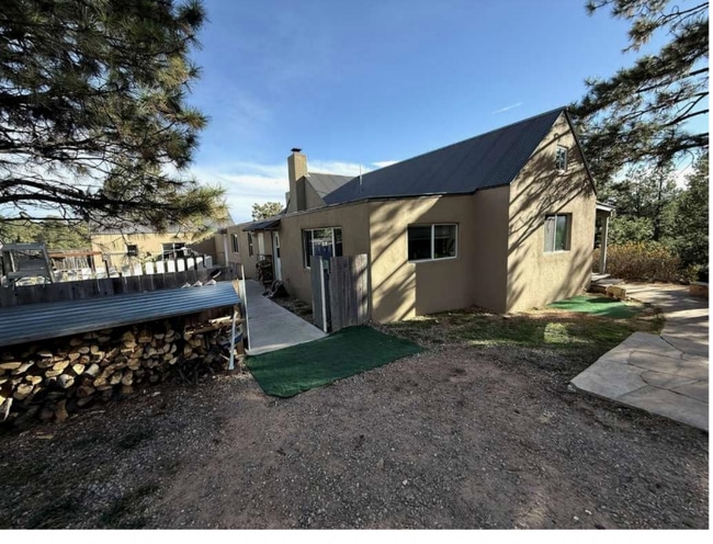 61 Ortiz Rd in Santa Fe, NM - Foto de edificio - Building Photo