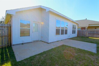 2002 Lansing Cove Dr in Fresno, TX - Building Photo - Building Photo