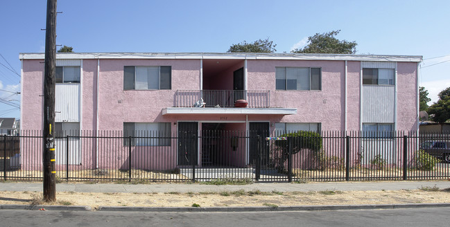 8512 Holly St in Oakland, CA - Building Photo - Building Photo