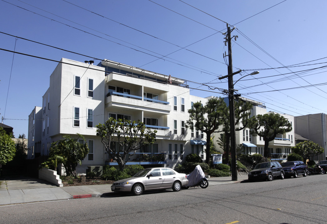 Howe Street Apartments in Oakland, CA - Foto de edificio