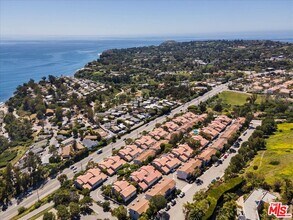 28206 Rey De Copas Ln in Malibu, CA - Building Photo - Building Photo