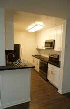 Beverly Almont Apartments in Los Angeles, CA - Building Photo - Building Photo