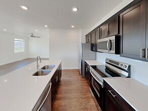 5998 Verdigris Dr in West Jordan, UT - Foto de edificio - Building Photo