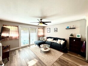 68-90 Au Street Unit 103 in Waialua, HI - Foto de edificio - Building Photo