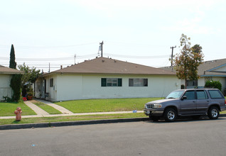 1023 N Lincoln St in Orange, CA - Building Photo - Building Photo