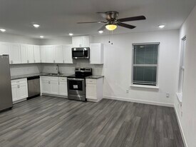 9403 Madera Rd in Houston, TX - Building Photo