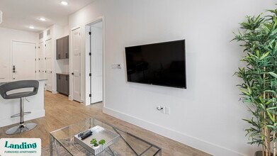 650 E Sycamore St in Denton, TX - Building Photo - Building Photo
