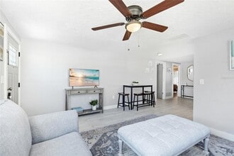 5320 Moeller Ave in Sarasota, FL - Building Photo - Building Photo