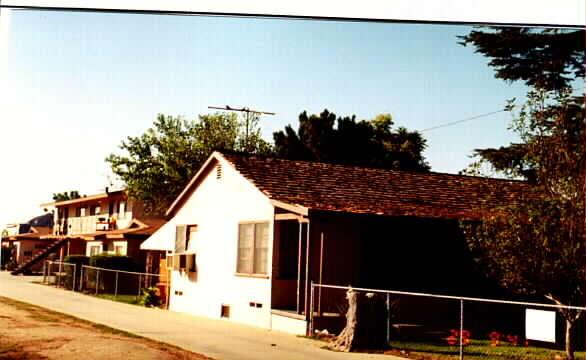 9702 Cedar St in Bellflower, CA - Building Photo