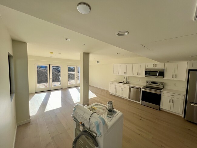 2520 5th St, Unit B in Santa Monica, CA - Building Photo - Building Photo