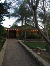 12743 Larchmont St in Poway, CA - Foto de edificio - Building Photo