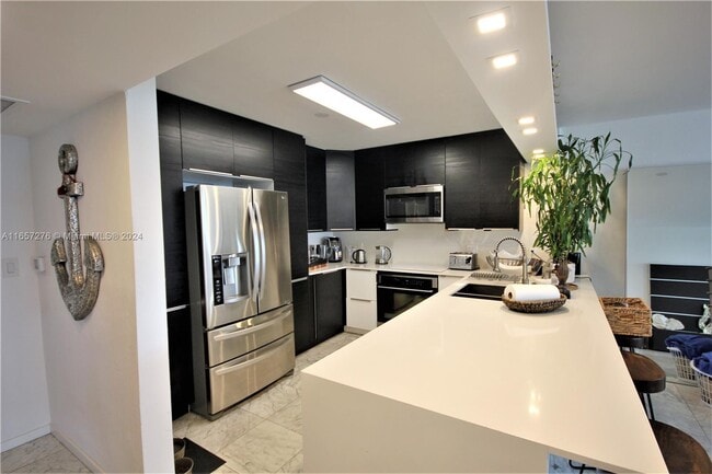 5151 Collins Ave, Unit 933 in Miami, FL - Building Photo - Building Photo