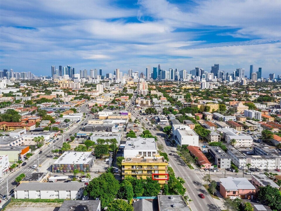 1855 SW 1st St in Miami, FL - Building Photo