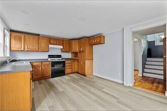 166 Roger Williams Ave in East Providence, RI - Building Photo - Building Photo