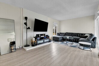 3432 S Locust St in Denver, CO - Building Photo - Building Photo