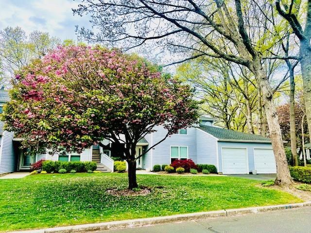 54 Lakeview Dr in Manorville, NY - Building Photo - Building Photo