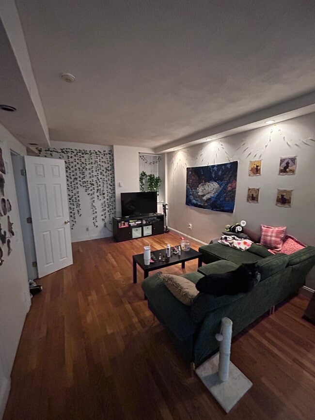 6 Durham St, Unit 1 in Boston, MA - Foto de edificio - Building Photo