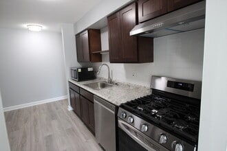 3018 Roberts Dr in Woodridge, IL - Building Photo - Building Photo
