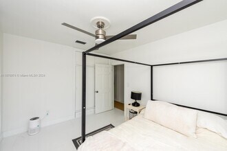 9124 Emerson Ave in Surfside, FL - Foto de edificio - Building Photo