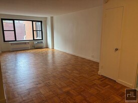 Fourth Avenue in New York, NY - Building Photo