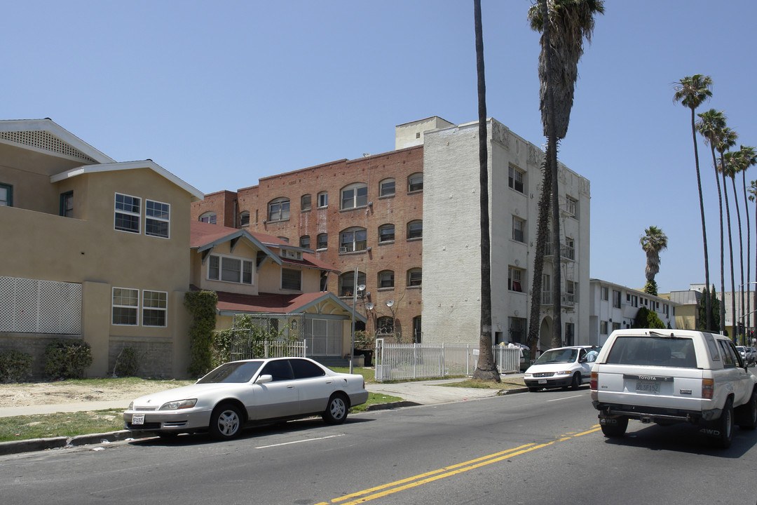 147 S Normandie Ave in Los Angeles, CA - Building Photo