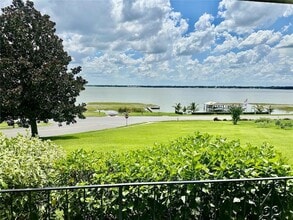 1300 Lake Ariana Blvd in Auburndale, FL - Building Photo - Building Photo