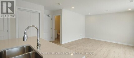 821 Arcadian Private in Ottawa, ON - Building Photo - Building Photo