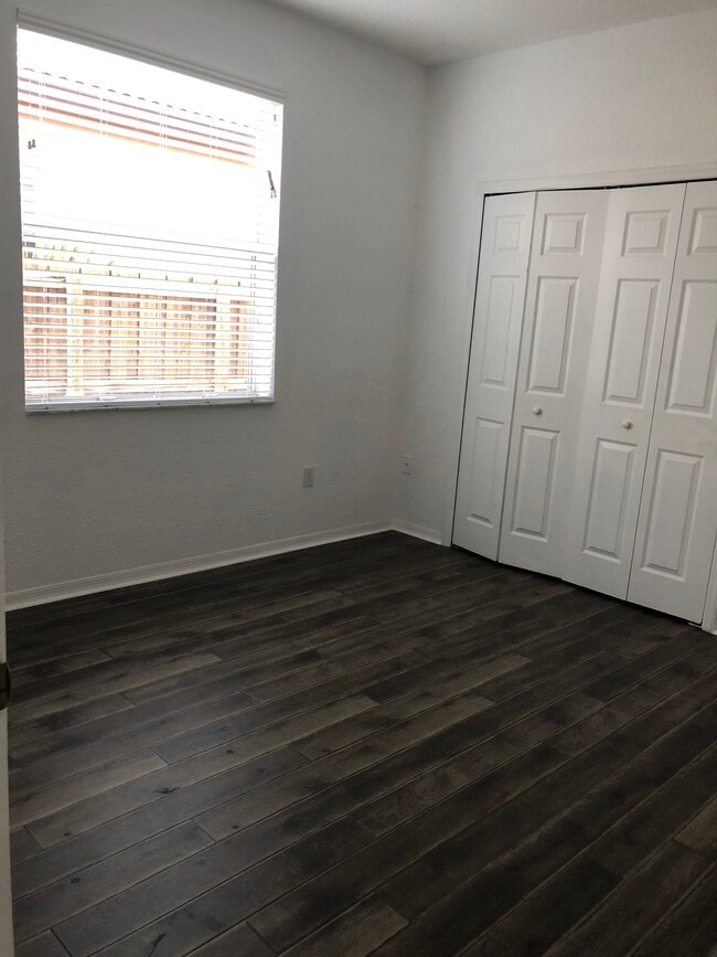 8894 NW 168th St in Hialeah, FL - Foto de edificio - Building Photo