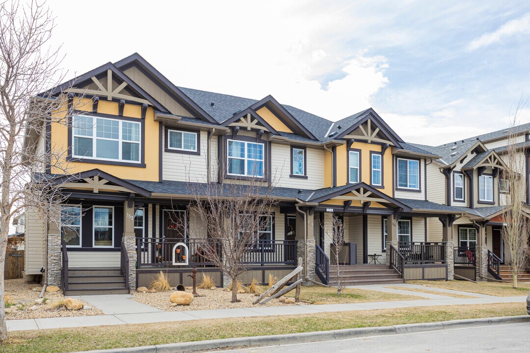 120 Clydesdale Way in Cochrane, AB - Building Photo