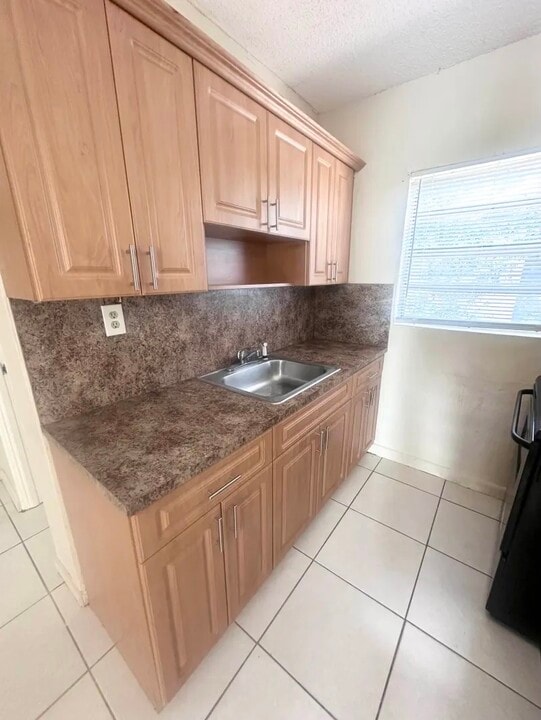 4151 NW 30th Terrace in Lauderdale Lakes, FL - Building Photo