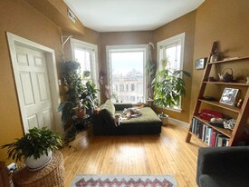 3249 W Hirsch St, Unit APT 401 in Chicago, IL - Building Photo