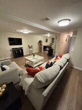 2408 N Capitol St NW, Unit Basement in Washington, DC - Foto de edificio - Building Photo
