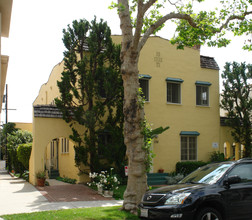 138 N Almont Dr in Beverly Hills, CA - Building Photo - Building Photo